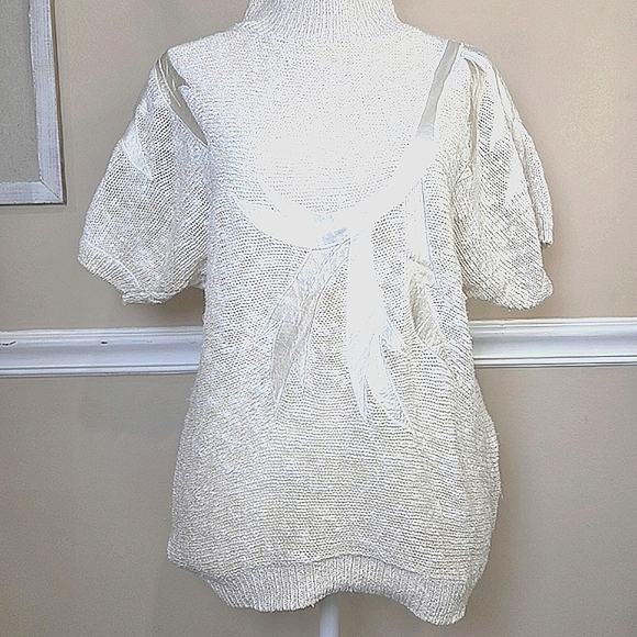 Tops - Elegant Cream Women's Top Vintage Size S.